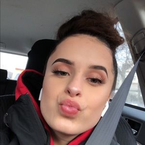 Meet your Posher, Nejla